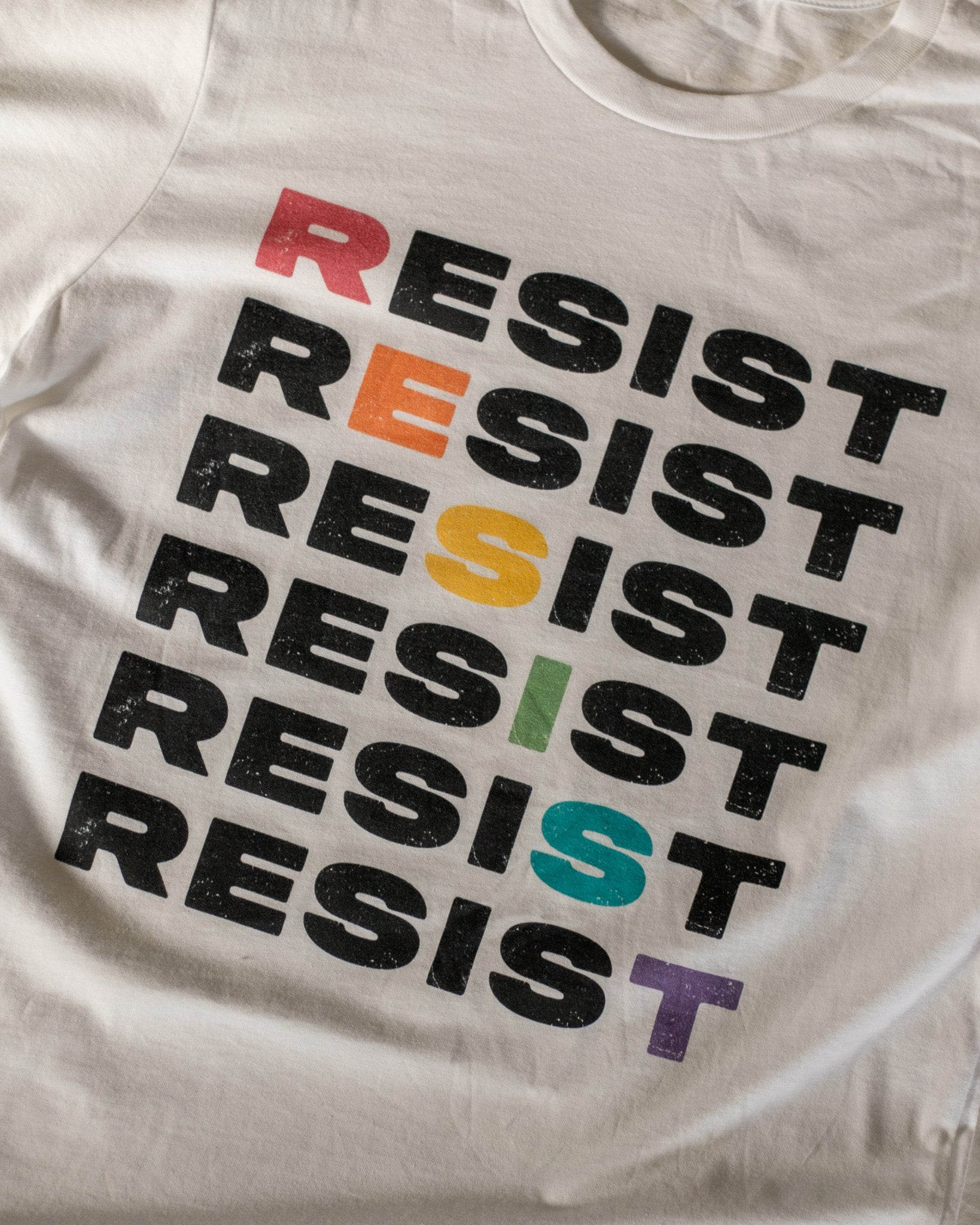Camiseta unisex Resist