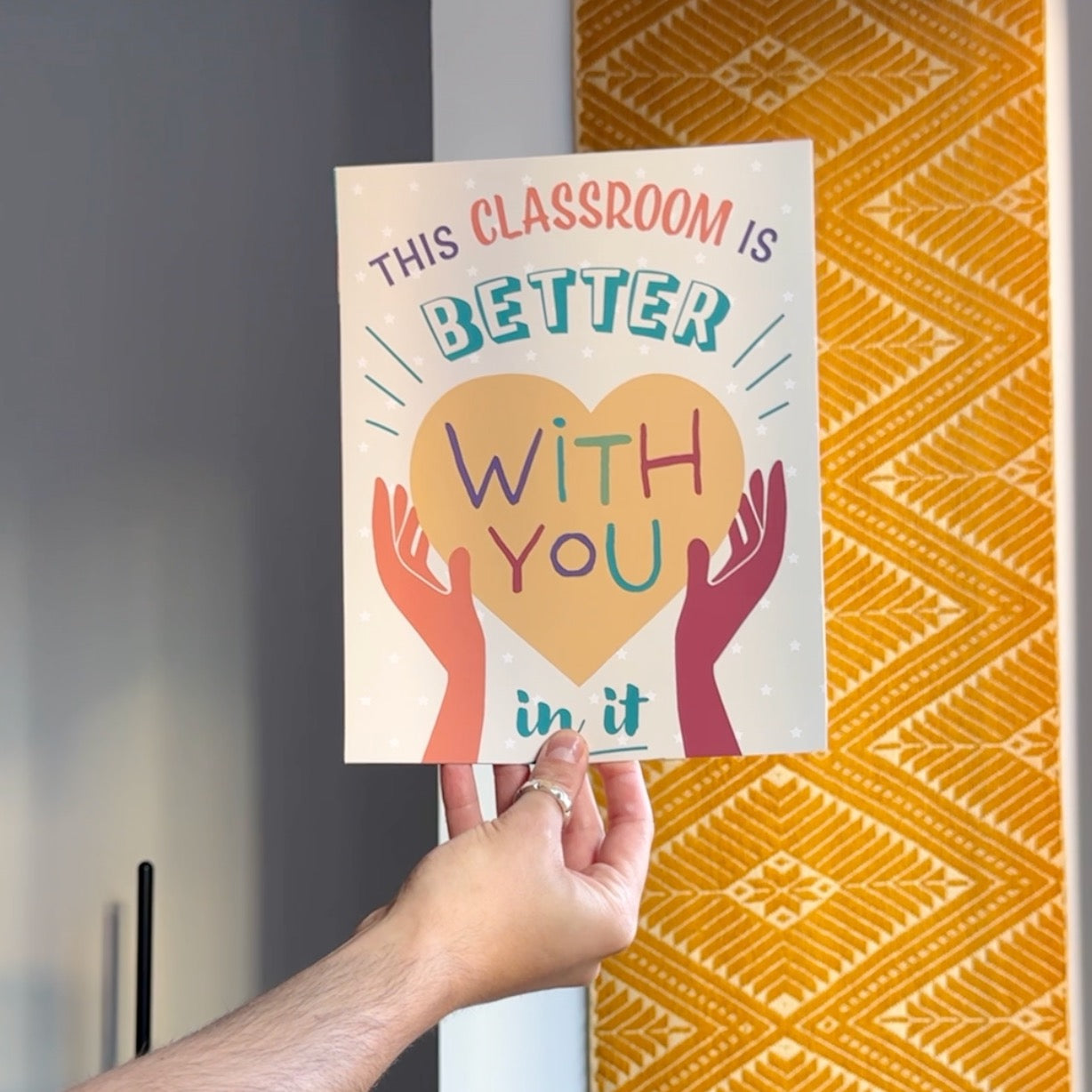 El aula es mejor contigo en ella Póster