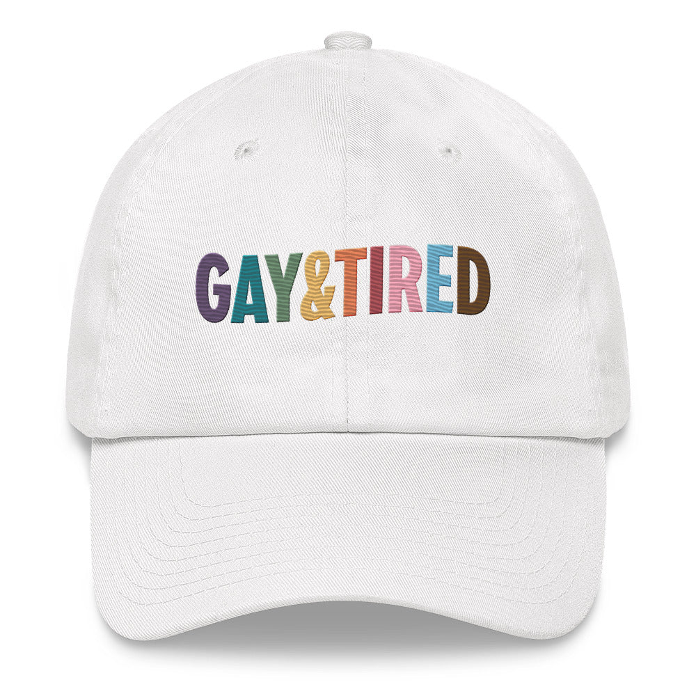 Sombrero arcoíris gay y cansado