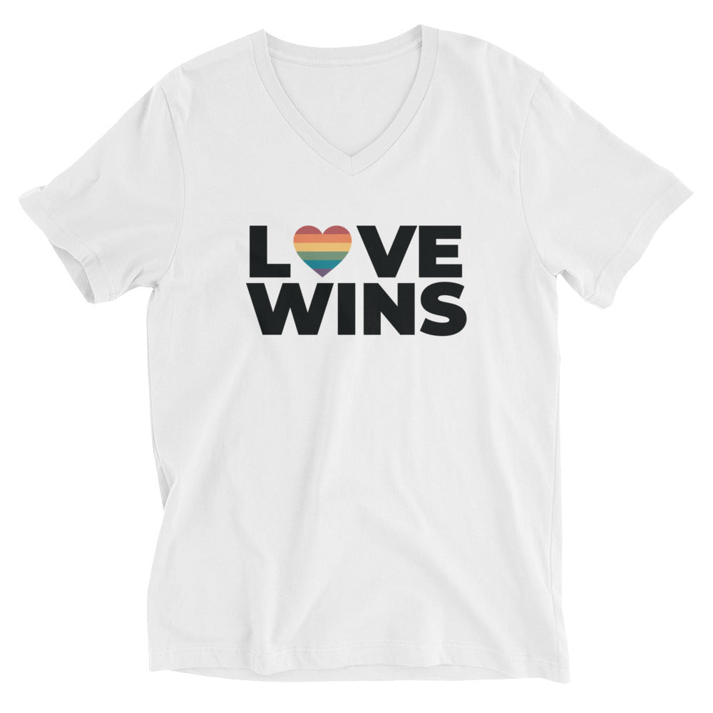 Camiseta unisex con cuello en V Love Wins