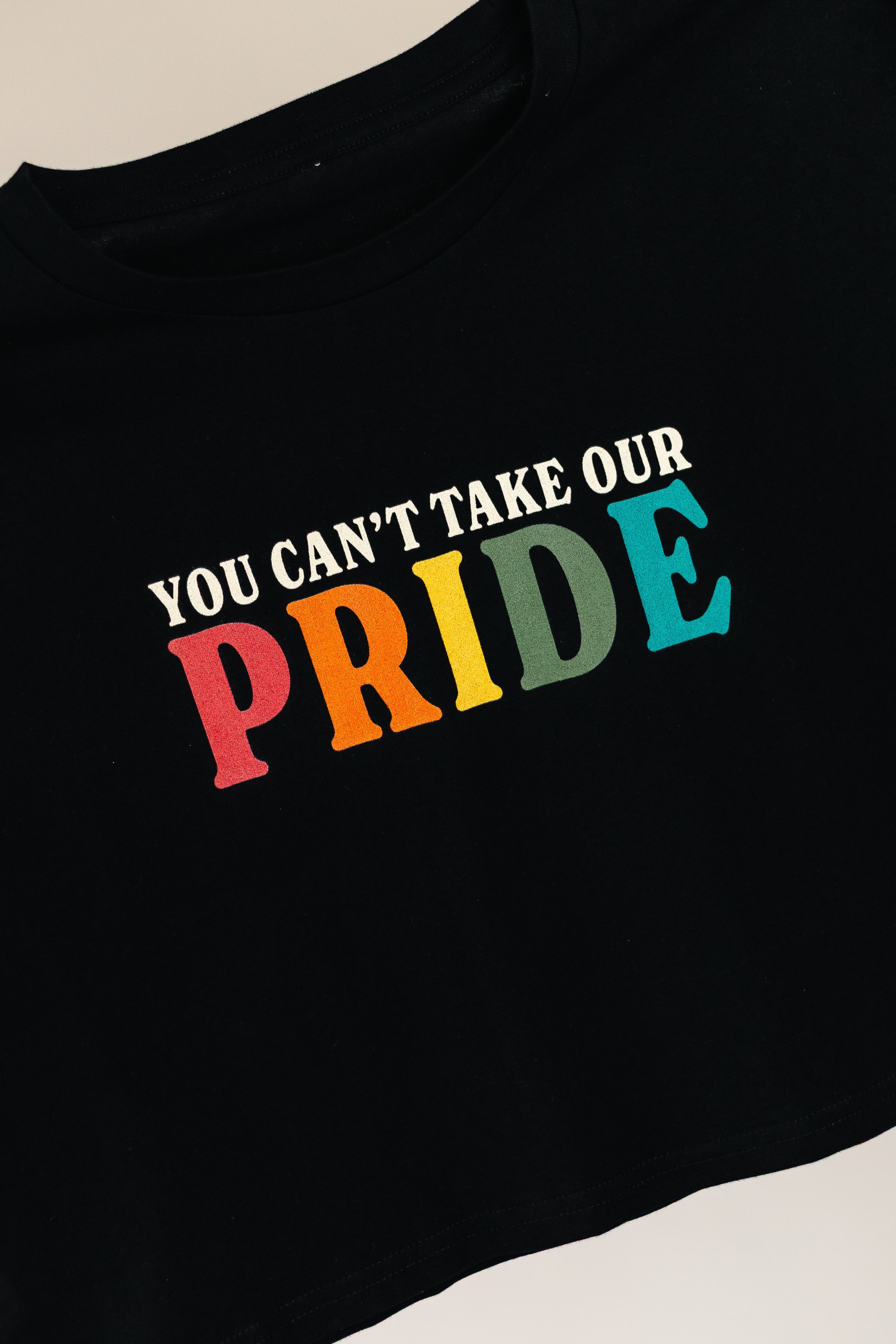 Haut court unisexe « You Can't Take Our Pride »