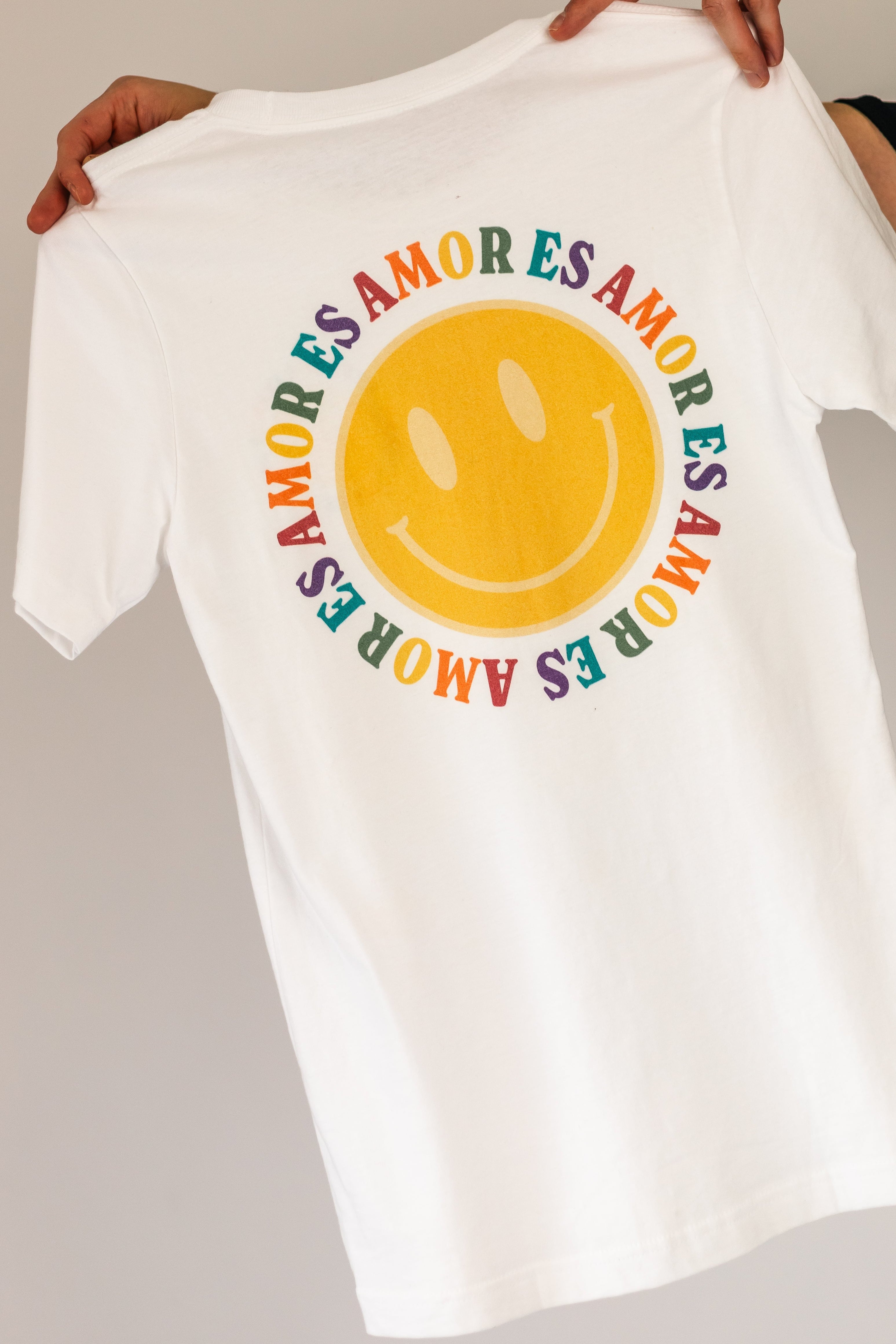 Amor es Amor Smiley Face Unisex T-Shirt