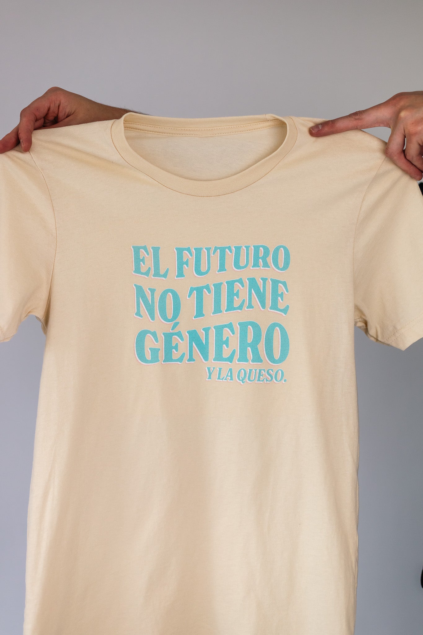 El Futuro No Tiene Género Y La Queso Unisex T-Shirt