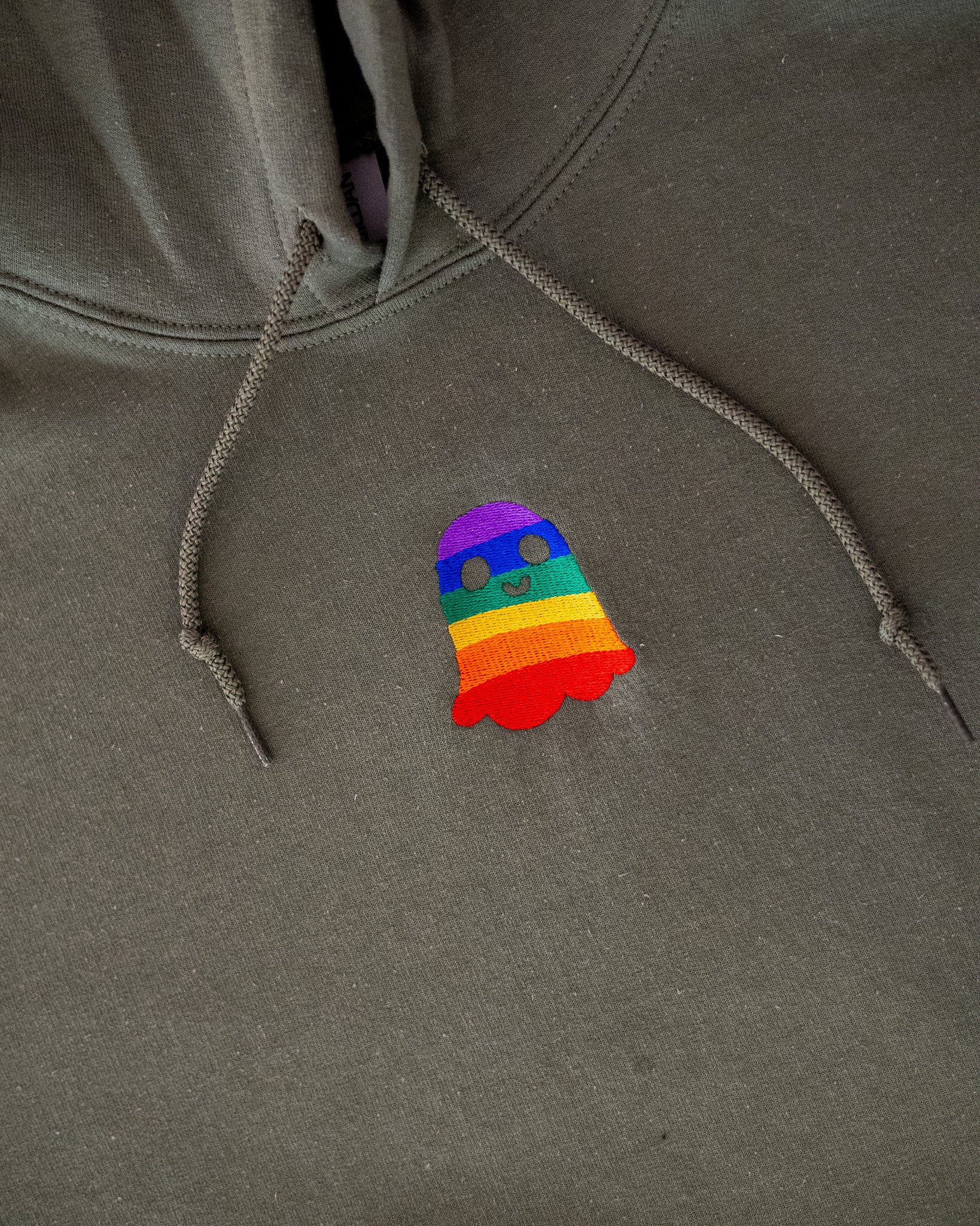 Sudadera unisex con capucha bordada de Halloween con fantasma del arcoíris