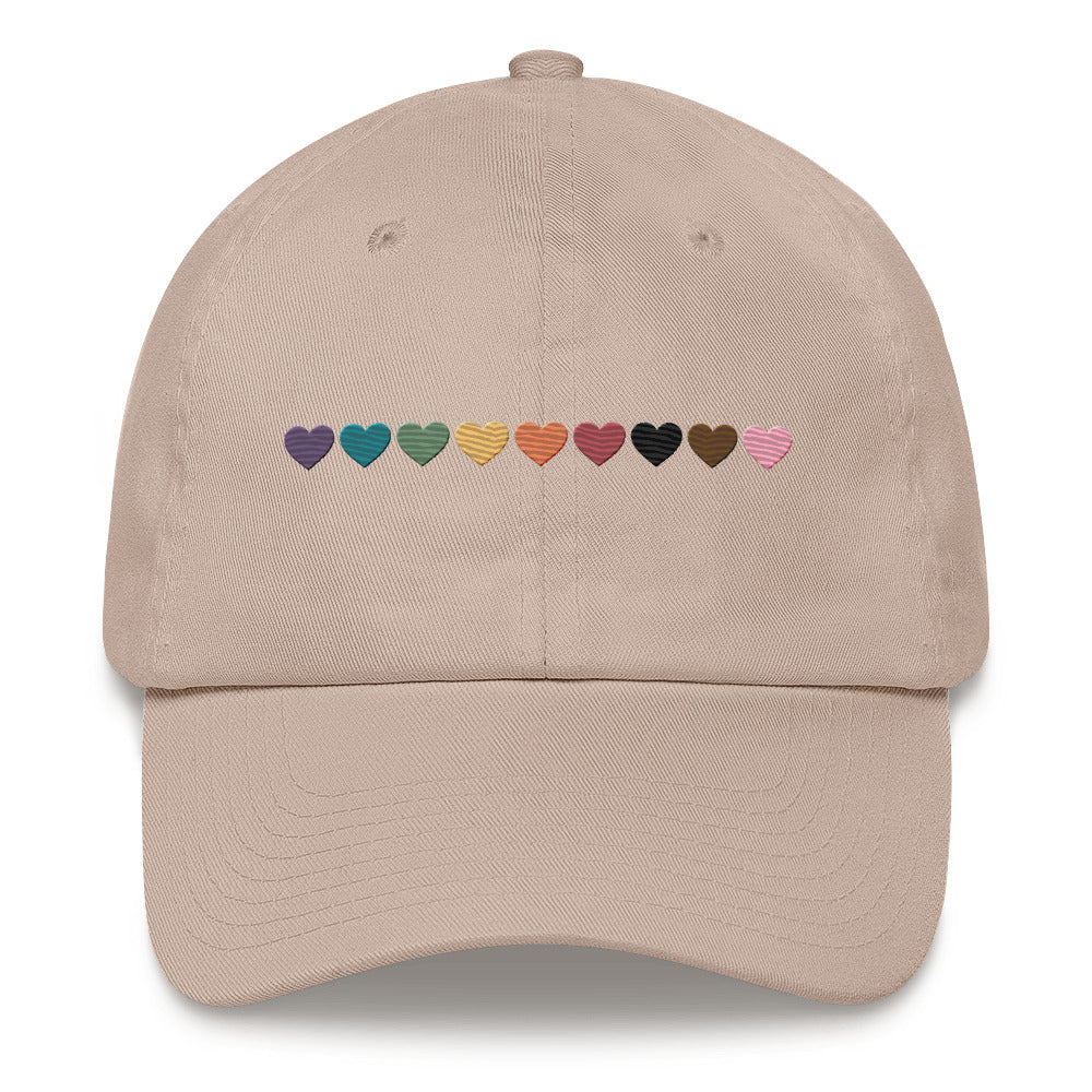 Gorra con corazones arcoíris del orgullo progresista