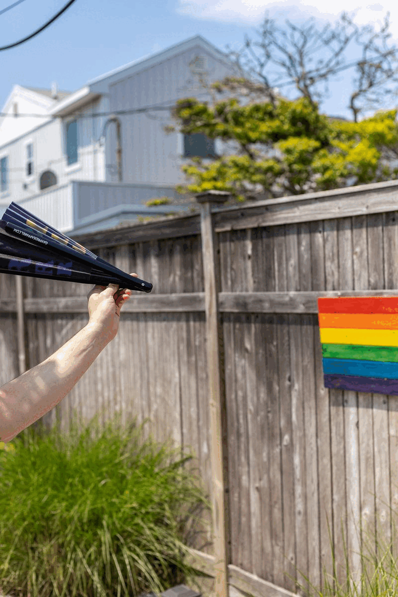Fanático gay caliente del Orgullo de verano