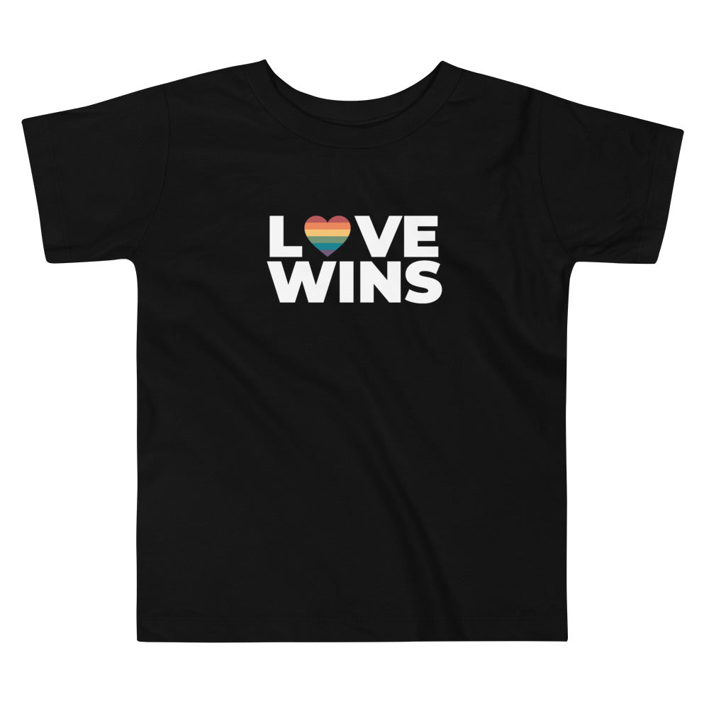 Camiseta para niños pequeños con el lema "Love Heart Wins"